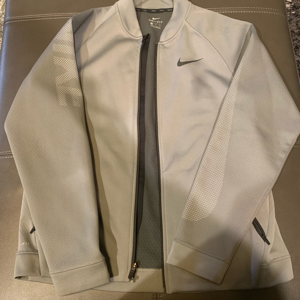 Nike xl dri-fit jacket very good condition no rips or holes!